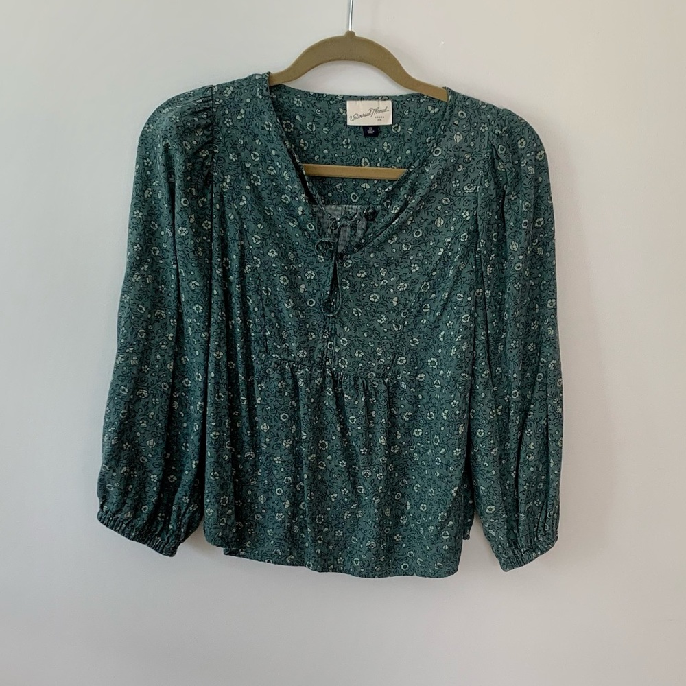 Universal Thread Green Floral Peasant Top in XS